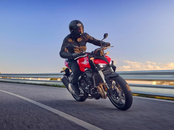 25YM-CB1000-Hornet-Grand-Prix-Red-R380-aws-004