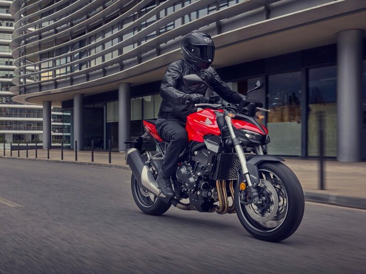 25YM-CB1000-Hornet-Grand-Prix-Red-R380-aws-006