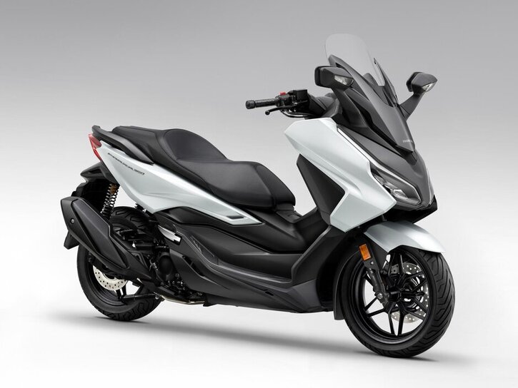 25YM NSS350 Forza Mat Pearl Cool White NHB44 002