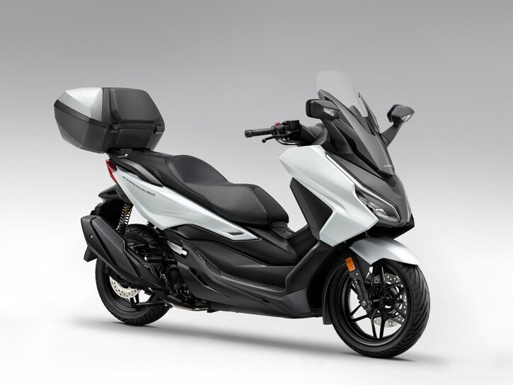 25YM NSS350 Forza Mat Pearl Cool White NHB44 004
