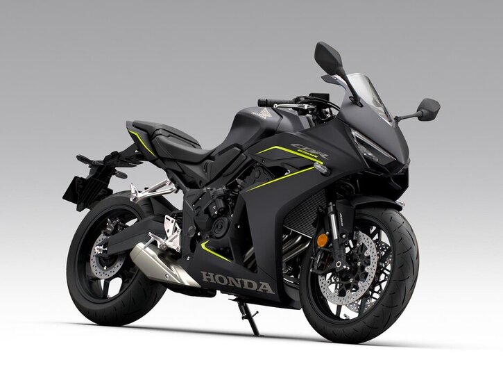 26YM 01 CBR650R EClutch NH436M MatGunpowderBlackMetallic Studio aws 02