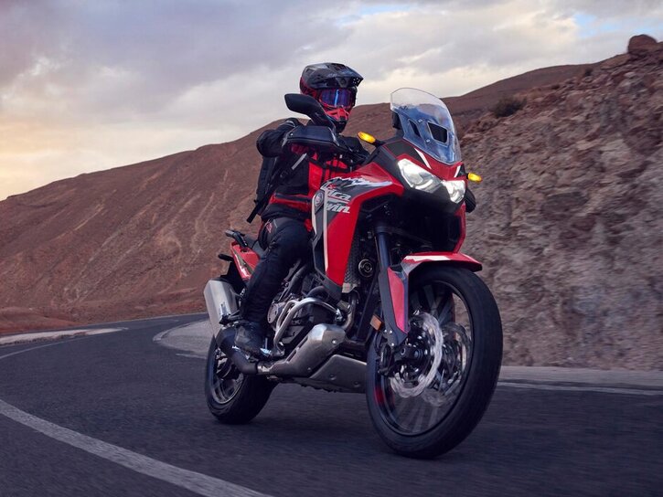 26YM 02 CRF1100L L1 MT R-380 GrandPrixRed aws 004