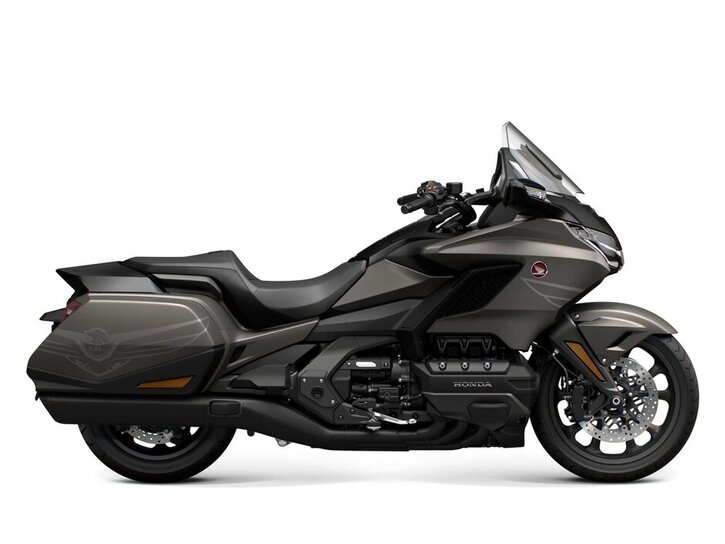 26YM Gold Wing DCT NH-389M Mat Bullet Silver Black Trim Black Head aws 01