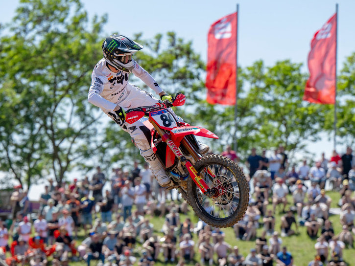 26YM-CRF450R-HRC-Jeffrey-Herlings-aws-001