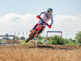 26YM-CRF450R-HRC-Jeffrey-Herlings-aws-003