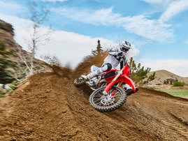 27YM CRF450R Extreme Red dam 010