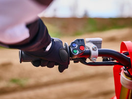 27YM CRF450R Extreme Red dam 016