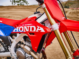 27YM CRF450R Extreme Red dam 022