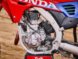 27YM CRF450R Extreme Red dam 024