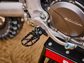 27YM CRF450R Extreme Red dam 026