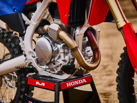27YM CRF450R Extreme Red dam 034