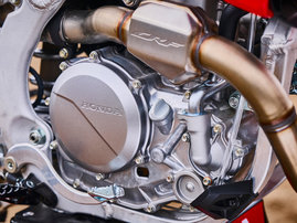 27YM CRF450R Extreme Red dam 036
