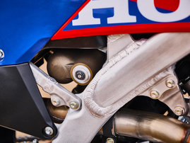 27YM CRF450R Extreme Red dam 037