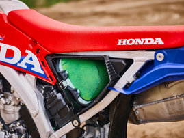 27YM CRF450R Extreme Red dam 038