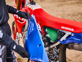 27YM CRF450R Extreme Red dam 039